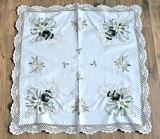 FATA DE MASA VINTAGE DIN MATERIAL SINTETIC CU BRODERIE MECANIZATĂ SI CROSET