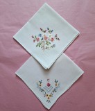 Lot de 2 batiste Vintage cu broderie manuala cu flori