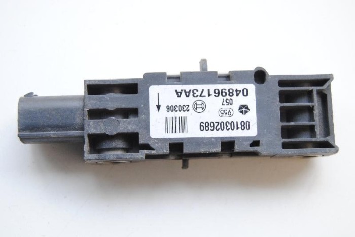 Senzor de impact st&acirc;nga față CHRYSLER 300 C LX 2006 OEM: 04896173AA 1767664