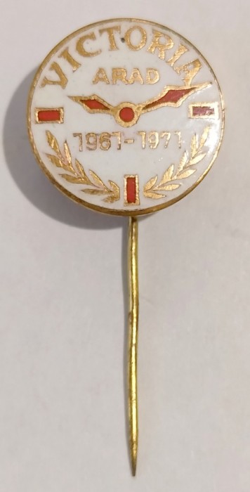 INSIGNA VICTORIA ARAD 1961 1971 CEASURI ARADORA CEAS ( CITITI DESCRIEREA )