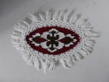 Lucru de mana cusut in punct kilim / chilim, 20x12cm, forma ovala, cu ciucuri