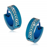Cercei albaștri realizați din oțel chirurgical cu &icirc;nchidere tip verigă cu arc, cu cercuri gravate