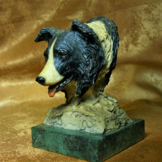 Sculptura Border Collie pe suport marmura, semnata