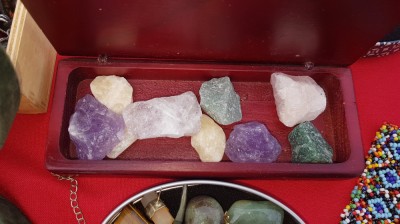 F243-Roci de pietre pretioase/semipretioase. Ptret pe bucata. foto