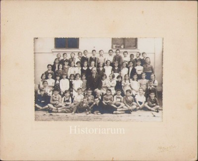 469S Elevi, Timișoara, studio Muller, perioada interbelică foto