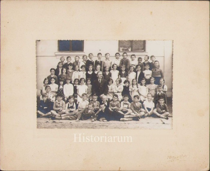 469S Elevi, Timișoara, studio Muller, perioada interbelică