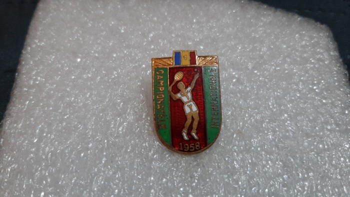 insigna Campionatele internationale de tenis 1958