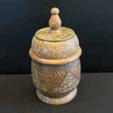 Cutie decorativă din lemn sculptat cu capac &ndash; Indonezia