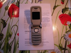 Telefon SIEMENS CF62 cu butoane si clapeta, are baterie dar umflata, NEPROBAT, fara incarcator, pentru colectionari