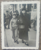 Stradala vechiul centru al Ploiestiului, reclame si militar cu sabie// foto, Romania 1900 - 1950, Portrete