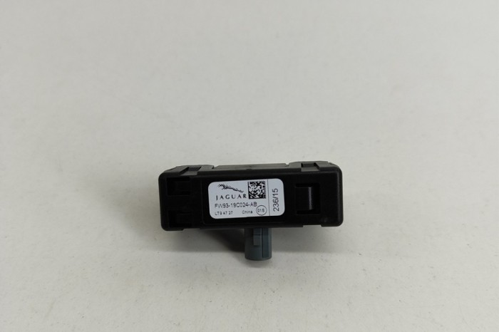 Amplificator de antena JAGUAR F-PACE X761 2016 OEM: FW93-19C024-AB 23185791