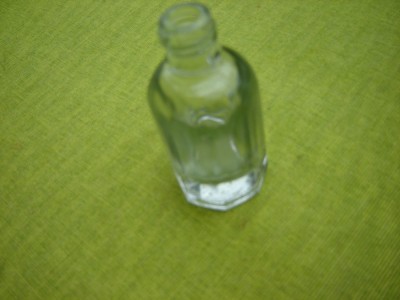 Veche sticluta de parfum foto