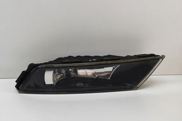 Proiector ceață dreapta față SKODA SUPERB III Estate 3V5 2017 OEM: 3V0941700 | 22054628