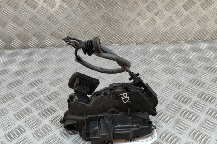 &Icirc;ncuietoare ușă dreapta față VW CADDY IV Furgon SAA, SAH 2017 OEM: 5TC837016 26682011