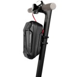 Borseta pentru bicicleta trotineta scuter antisoc, waterproof, cu fermoar, material carbon si plastic dur negru