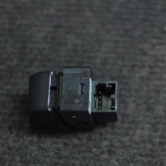 Buton geam ușă st&acirc;nga spate AUDI A3 Sportback 8VA, 8VF 2013 OEM: 8V0959855