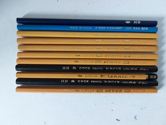 Lot 10 creioane Dacia + 1 chinezesc, vechi, grafice, neascutite, colectie