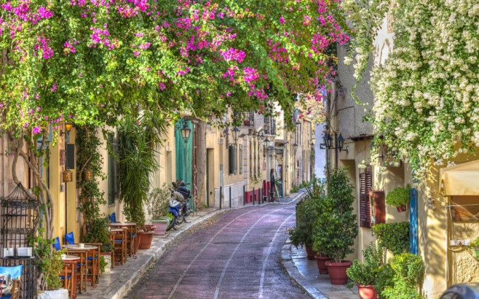 Fototapet de perete autoadeziv si lavabil Strada din Athena, 250 x 200 cm