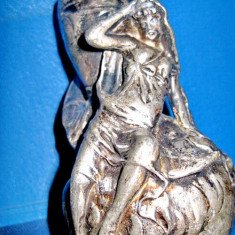 6304-Cap ornamental gen vaza mica Art Nouveau Femeie cu pelerina si Luna.