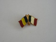 QW9 N3 9 - insigna - steaguri - Romania - Franta
