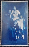 Fotografie tip Carte Postala, Parinti cu doi copii, perioada interbelica