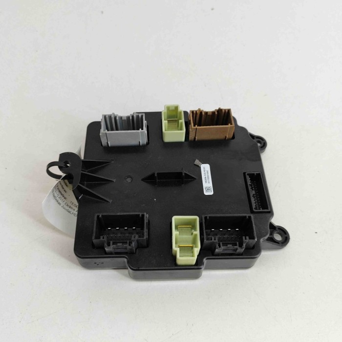 Modul de control ușă dreapta spate TESLA MODEL X 2017 OEM: 1062056-10-B 25804623