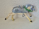 Cal in armura medievala - Figurina veche romanesca, produsa la Busteni in anii 70-80