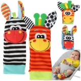 Set sosete si bendite zornaitoare pentru bebelusi, model zebra si girafa, textil