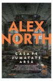 Casa pe jumătate arsă Lebăda Neagră - Roman Thriller Psihologic Brosat Paperback