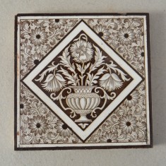 Placa ceramica Minton Aesthetic Movement cu motive florale cca 1885