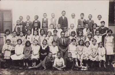 HST P122 Poza elevi și &amp;icirc;nvățător Rom&amp;acirc;nia 1928 foto