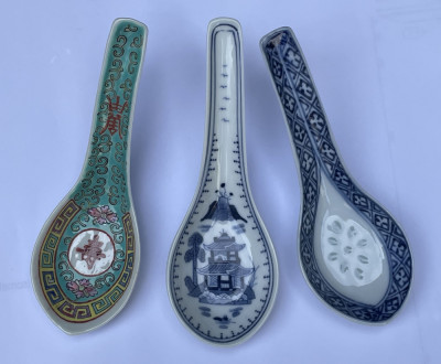 Trei linguri din portelan chinezesc pictate manual, sfarsitul sec. 20 foto