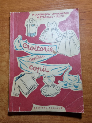 croitorie pentru copii - din anul 1960 foto