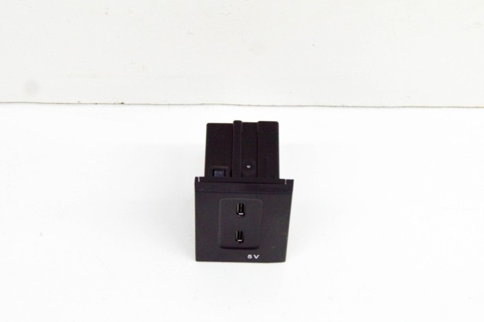 USB MERCEDES-BENZ B-CLASS Sports Tourer W247 2019 OEM: A2478200301,A2C3992510401 20202493