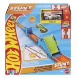 Pista Hot Wheels Stunt Tracks cu propulsie si masinuta inclusa
