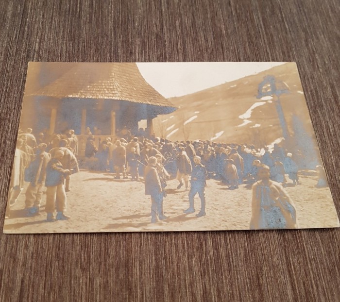 Carte Poștală Veche Germania &ndash; Procesiune la Biserică de Munte, Scris și Ștampilă Feldpost