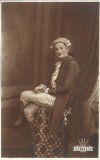 P2920N Femeie &icirc;n haine bărbătești de secol al XVIII-lea, 1939, studio Select Cristescu, Călărași
