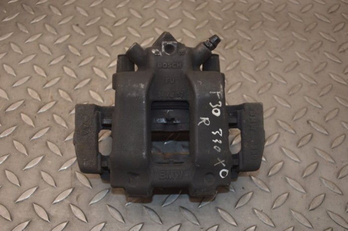 Etrier de fr&acirc;nă dreapta față BMW 3 F30, F80 2015 OEM: Sedan | 20682871