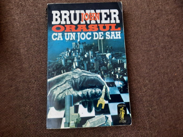 JOHN BRUNNER - ORASUL CA UN JOC DE SAH RF12/1