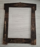 RAMA VECHE DIN LEMN SCULPTATA - MOTIVE TRADITIONALE POPULARE - DIMENSIUNE MARE - ZONA MARAMURES