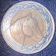 ALGERIA CAL 100 DINARS 2017/ BIMETAL / 11 g. /29,5 mm./ MONEDA DIN POZE.. foto