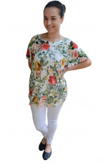 Bluza lejera Deni cu imprimeu floral, motive deep rose, nuanta de alb foto