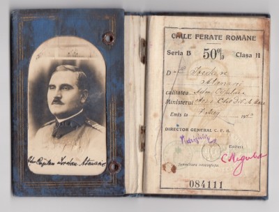 Caile Ferate Romane CFR - Carnet Identitate pentru functionari publici ani &amp;#039;30 - Militar grad capitan foto