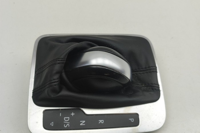 Nuca schimbător de viteze VW TOUAREG 7P5 2017 OEM: 7P2713203G | 32027767