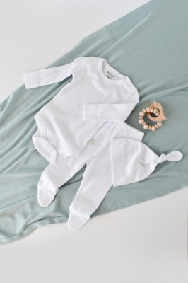 Set 3 piese: body cu maneca lunga, pantaloni lungi cu botosei si caciulita din bumbac organic si modal - Alb, BabyCosy (Marime: 6-9 luni) foto