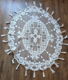 FATA DE MASA VINTAGE DIN BUMBAC, LUCRAT MANUAL IN TEHNICA FILET GUIPURE /LACE