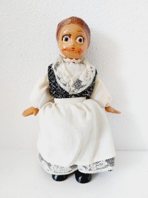 Papusa vintage in costum national popular taranesc, 21cm inaltime foto