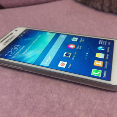 SMARTPHONE SAMSUNG GALAXY S4 MINI ALB DEFECT.CITITI DESCRIEREA CU ATENTIE!