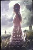 Cronicile Celor Ramasi Vol. 1: Sarutul Tradarii - Mary Pearson, Corint, Leda Edge, Roman, Beletristica, 460 pagini