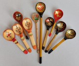Set 10 linguri vintage din lemn pictat manual, artizanat de origine slava anii 80